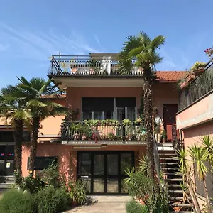 Con Terrazza E Posto Auto Libri E Giardini Vakantiehuis